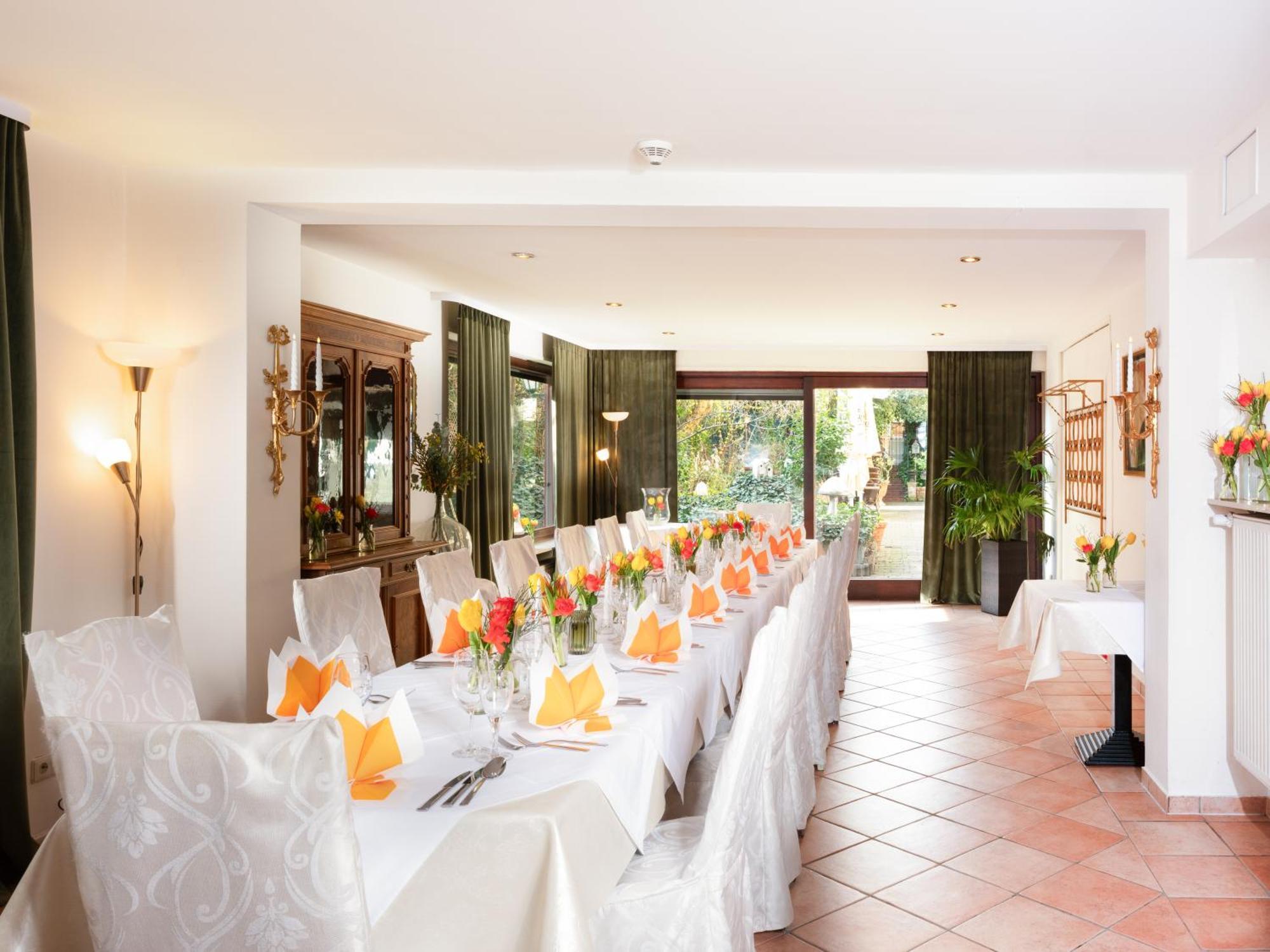 Hotel-Restaurant Central Am Koenigshof Viernheim Bagian luar foto
