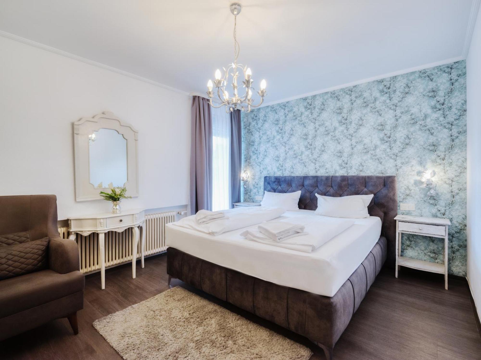 Hotel-Restaurant Central Am Koenigshof Viernheim Bagian luar foto