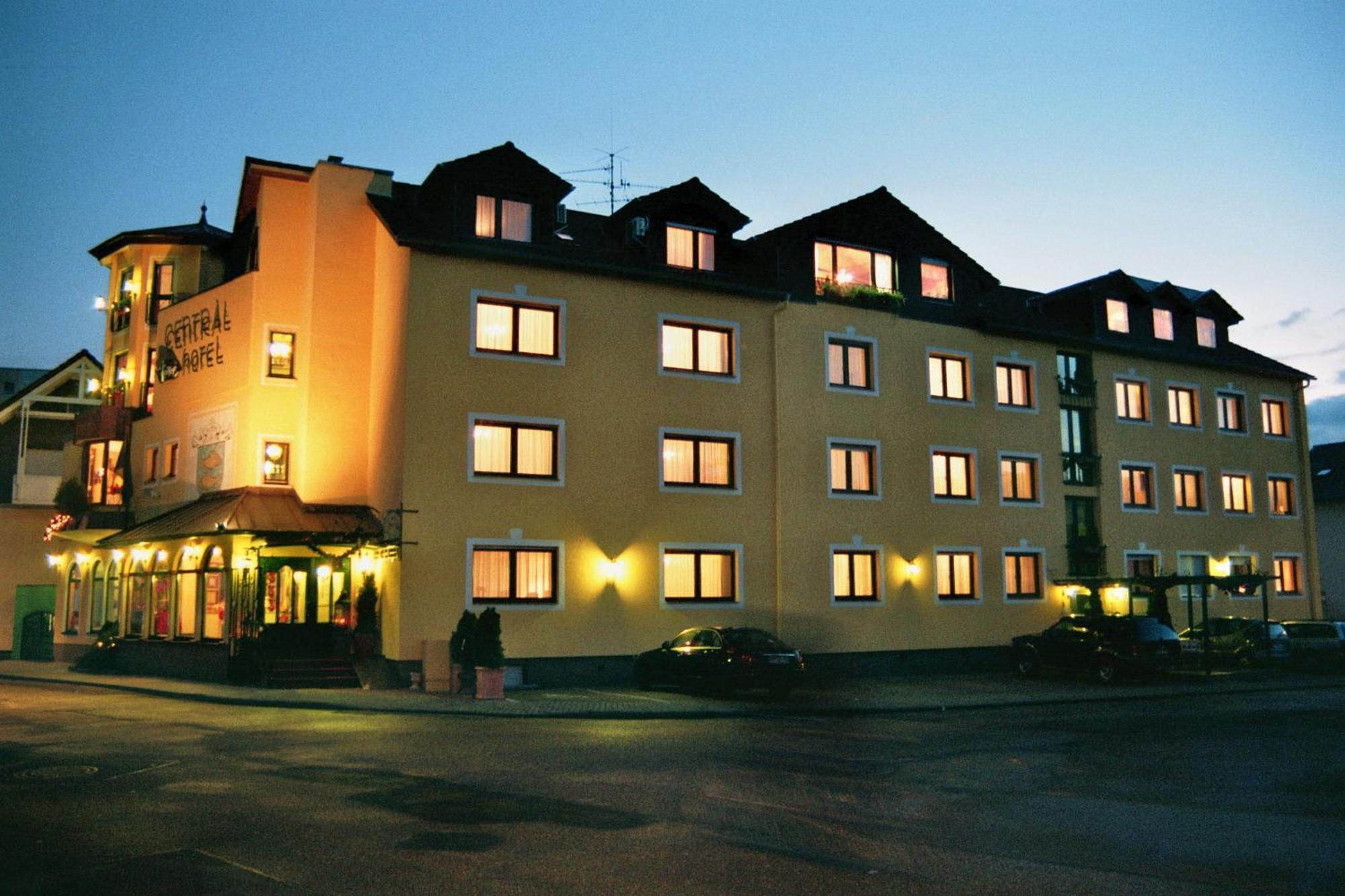 Hotel-Restaurant Central Am Koenigshof Viernheim Bagian luar foto